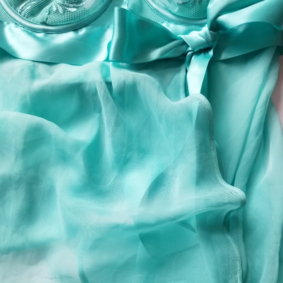 ❗Vintage Victoria's Secret Tiffany Blue Satin Bow Slip 34B❗ - Picture 4 of 7